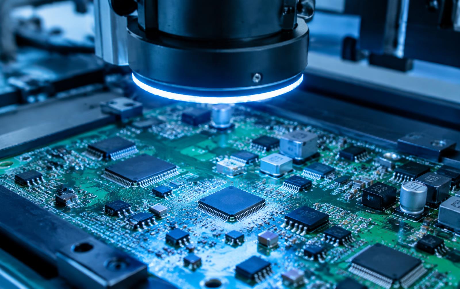 Produktion hos RAVI Electronics